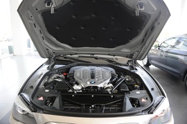 2009款宝马750Li
