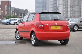 2011款斯柯达晶锐酷黑版实拍