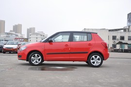 2011款斯柯达晶锐酷黑版实拍