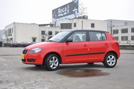 2011款斯柯达晶锐酷黑版实拍