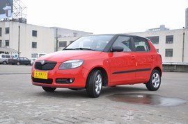 2011款斯柯达晶锐酷黑版实拍