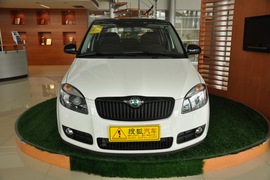 2011款斯柯达晶锐1.6L手动酷黑版