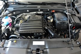 2015款大众速腾1.6L手自一体舒适型