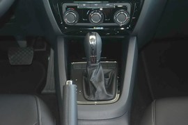 2015款大众速腾1.6L手自一体舒适型
