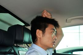 后排头部空间