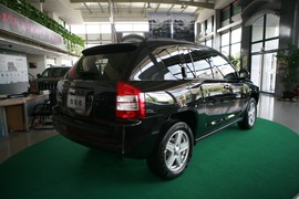 2010款吉普指南者2.4L运动版到店实拍