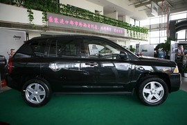 2010款吉普指南者2.4L运动版到店实拍