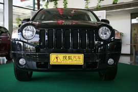 2010款吉普指南者2.4L运动版到店实拍