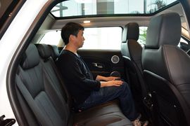 2016款路虎揽胜极光2.0T SE智耀版