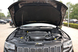 2016款Jeep大切诺基 3.6L旗舰尊悦版
