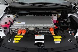 2016款比亚迪秦EV300尊荣型