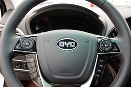 2016款比亚迪秦EV300尊荣型