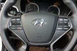 2015款现代索纳塔九 2.4L LUX至尊型