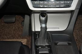 2015款现代索纳塔九 2.4L LUX至尊型