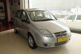 2010款陆风风尚1.8L MT 7座版实拍