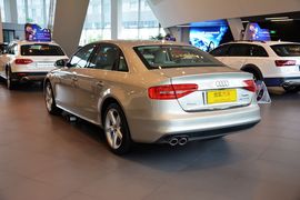 2016款奥迪A4L 35TFSI典藏版 S line豪华型