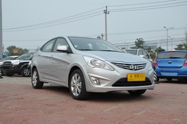 2010款现代瑞纳1.6L GLS自动型