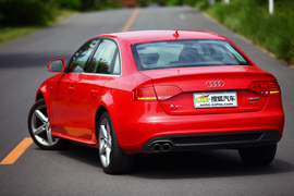 2010款奥迪A4L 2.0TFSI 运动版试驾实拍