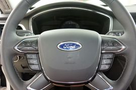 2015款福特金牛座2.0L GTDi豪华型