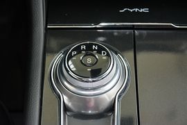 2015款福特金牛座2.0L GTDi豪华型