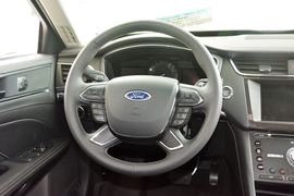 2015款福特金牛座2.0L GTDi豪华型