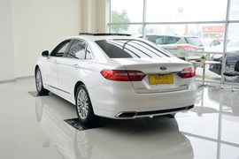 2015款福特金牛座2.0L GTDi豪华型