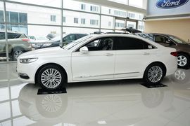 2015款福特金牛座2.0L GTDi豪华型