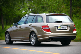 2010款奔驰C200旅行车试驾