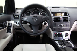 2010款奔驰C级旅行车试驾