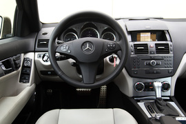 2010款奔驰C级旅行车试驾