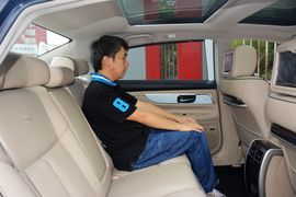 后排空间