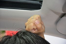 前排头部空间
