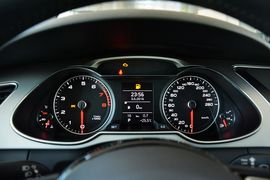 2016款奥迪A4L 35TFSI典藏版 S line舒适型