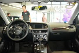 2016款奥迪A4L 35TFSI典藏版 S line舒适型