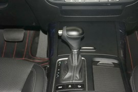 2016款起亚索兰托L 2.4L汽油4WD定制版 7座 国V