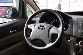 2010款比亚迪M6 2.0L豪华型