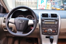 2011款一汽丰田新卡罗拉1.8GL-i CVT天窗版