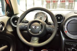 2016款MINI COUNTRYMAN 1.6T COOPER S ALL4装备控