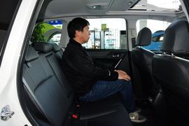 后排空间