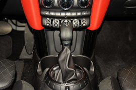 2016款MINI COOPER S 2.0T先锋派 五门版