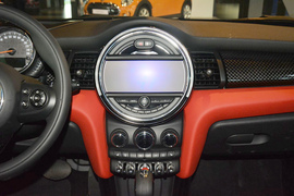 2016款MINI COOPER S 2.0T先锋派 五门版