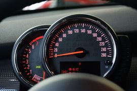 2016款MINI COOPER S 2.0T先锋派 五门版