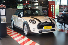 2016款MINI COOPER S 2.0T先锋派 五门版