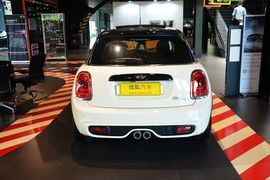 2016款MINI COOPER S 2.0T先锋派 五门版