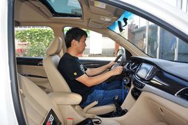 2016款宝骏730 1.5L手动豪华型 7座