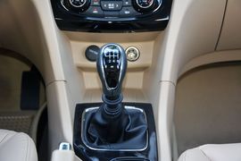 2016款宝骏730 1.5L手动豪华型 7座