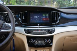 2016款宝骏730 1.5L手动豪华型 7座