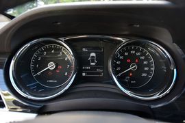 2016款宝骏730 1.5L手动豪华型 7座