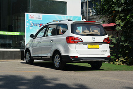 2016款宝骏730 1.5L手动豪华型 7座