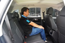 后排空间